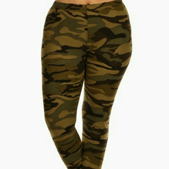 Full Size Camouflage Buttoned Leggings