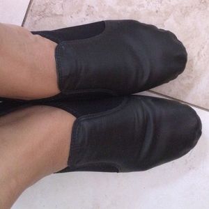 Capezio Black leather dance shoes NWOT