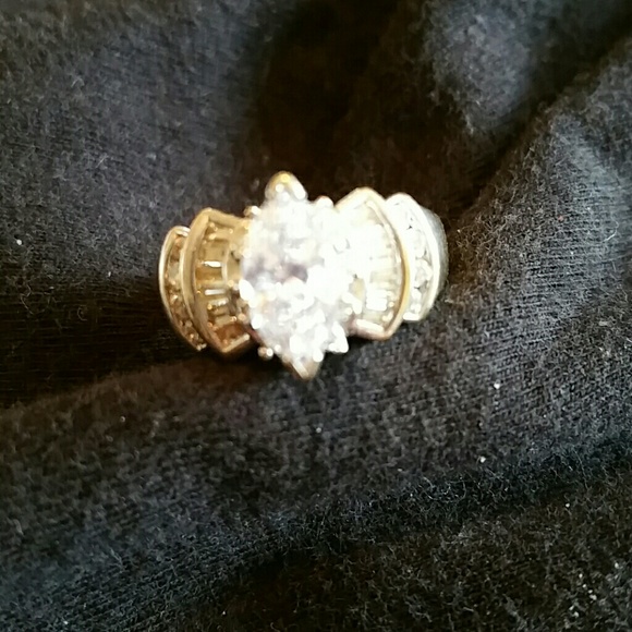 Diamond engagement ring.  1.10 ct. Center stone