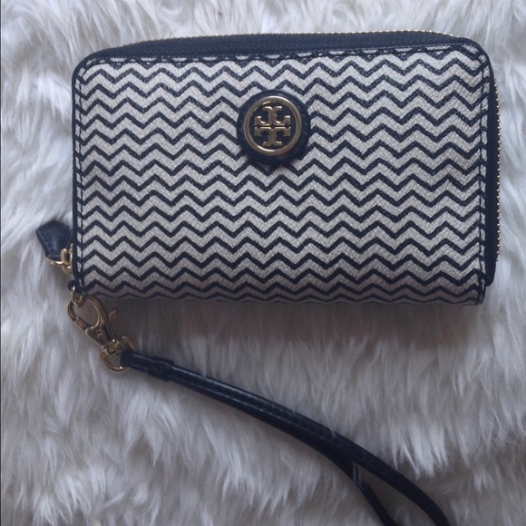 Tory burch ROBINSON pebbled smartphone wristlet