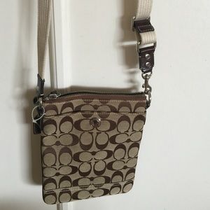 💥Authentic Coach Cross body purse. 💥NWOT.