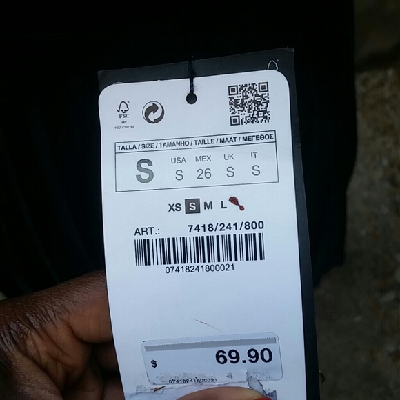 Pleated Faux leather skirt - Picture 3 of 3