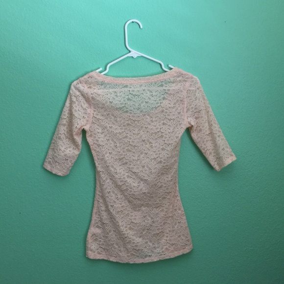 🔴light pink lace top - Picture 2 of 4