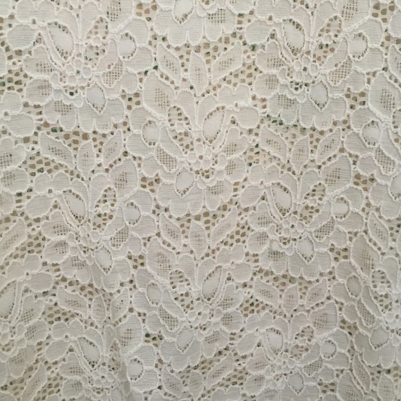 🔴light pink lace top - Picture 3 of 4