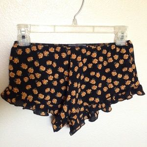 Brandy Melville Floral Vodis