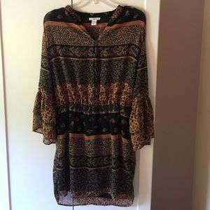 Super cute flair sleeve dress!