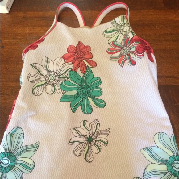 Lululemon razorback tank