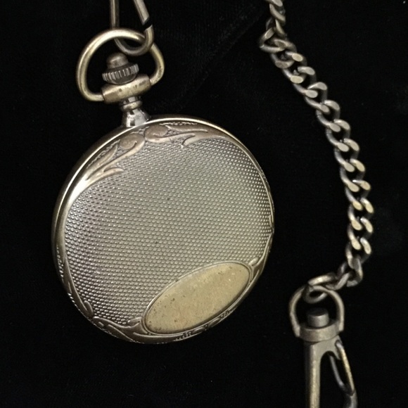 Vintage Jewelry - Vintage pocket watch marked Majesti Watch Co