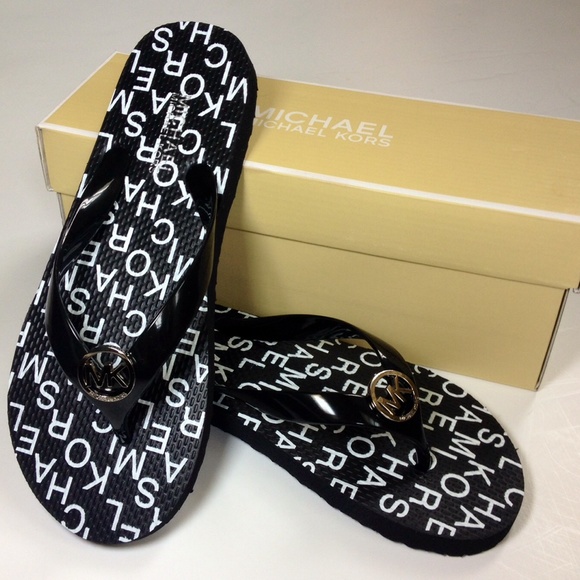 Michael Kors Shoes - ️NWT Michael Kors Flip Flops Sandals
