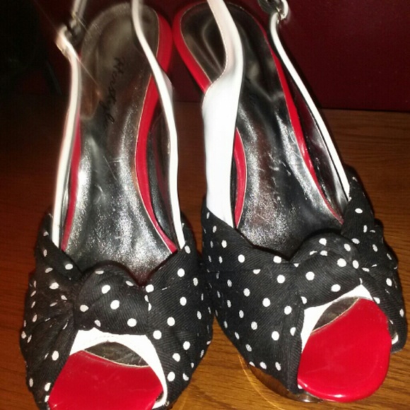 Pumps - Picture 2 of 4