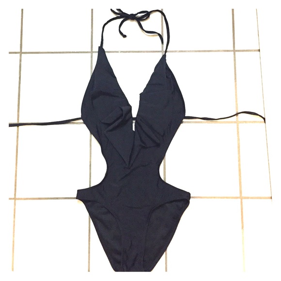 Black Cutout One Piece Bikini👙