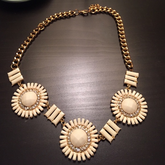 Accessories - Cream n gold statement necklace