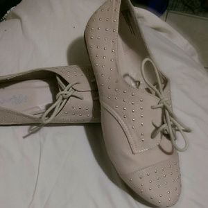 Flat form shoes