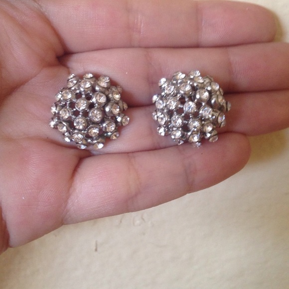 Semi sphere clear stones earrings!!