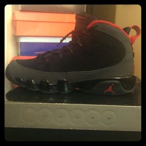 Black varsity red charcoal air Jordan 9retro (gs)