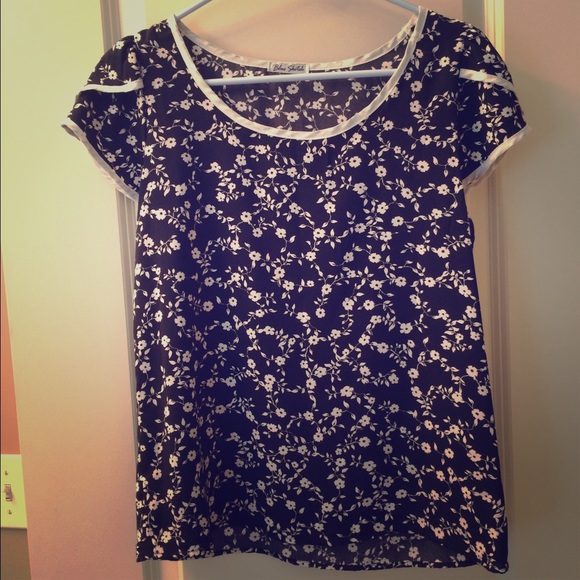Short sleeved shirt