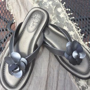 lifestride flip flops