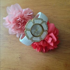 🌼White Cuff Watch