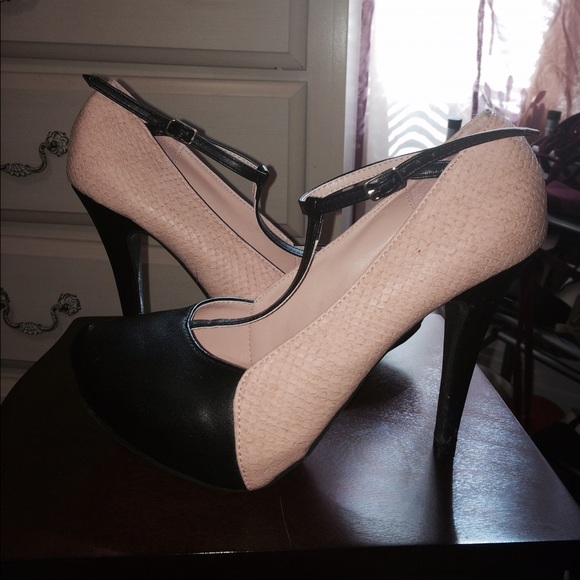 Light Pink and Black Mary Jane Pump
