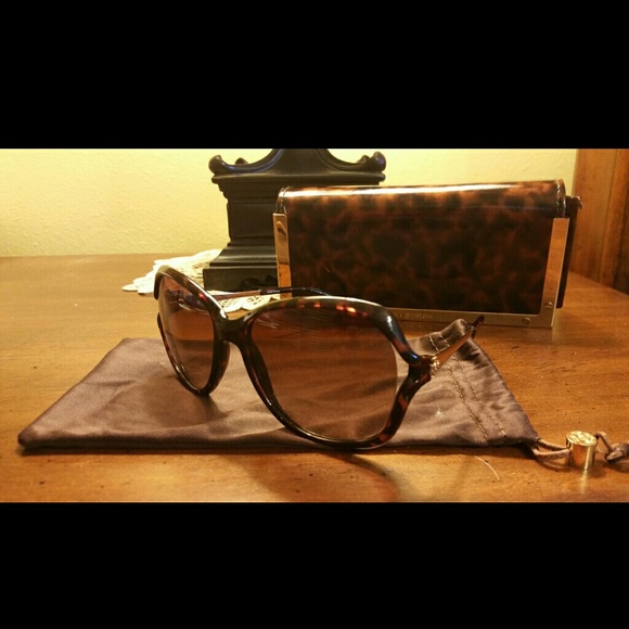 TORY BURCH Tortoise Sunglasses style# TY7035