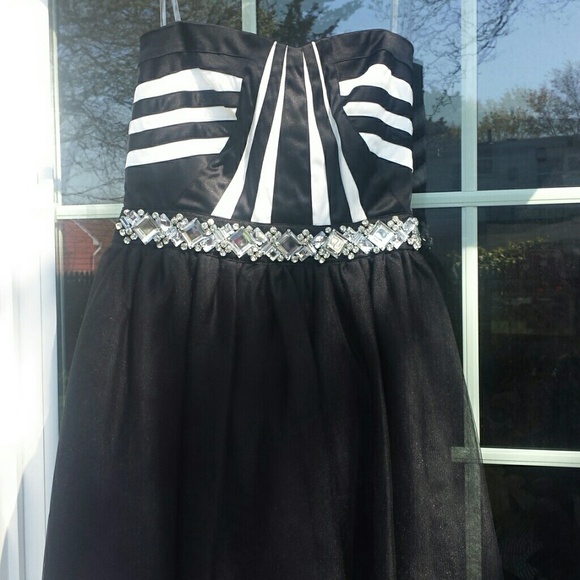 Brand NEW...Strapless Party Dress