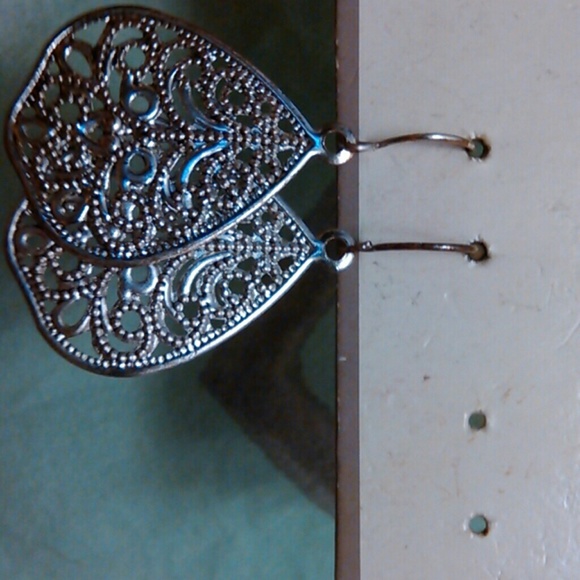 Earrings - Picture 3 of 4
