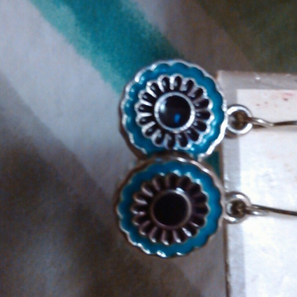 Earrings - Picture 4 of 4