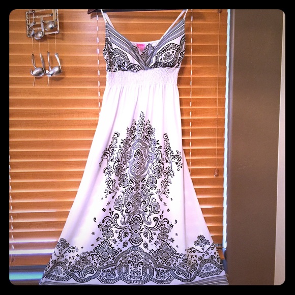SOLD - Perfect for Summer White&Black Maxi Dress