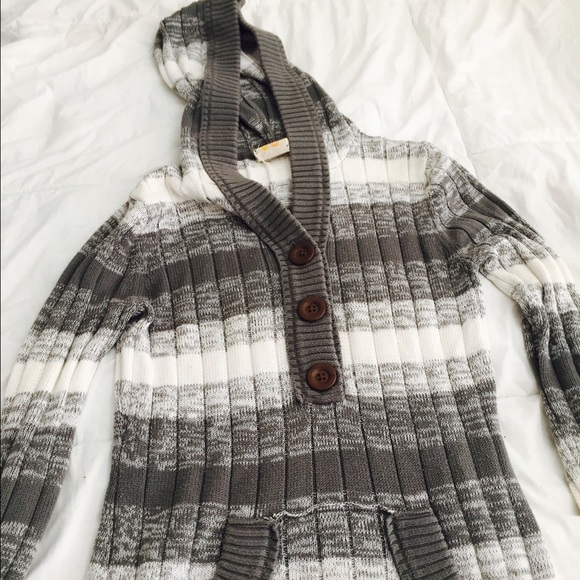 Roxy size small long sleeved shirt.