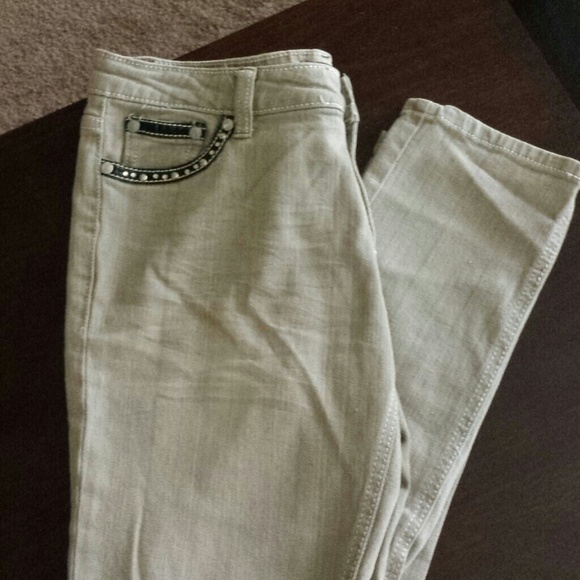 Clothes/Shoes/Accessories