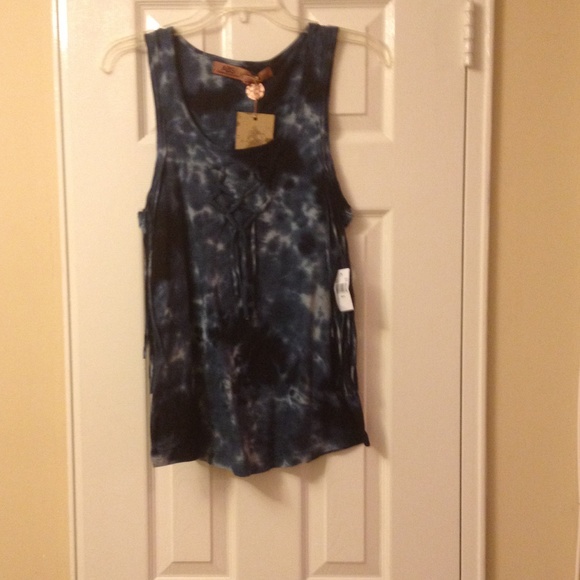 Cute abs tie die shirt with fringes