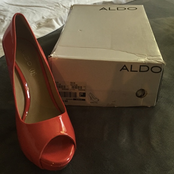 Also coral peep toe pumps