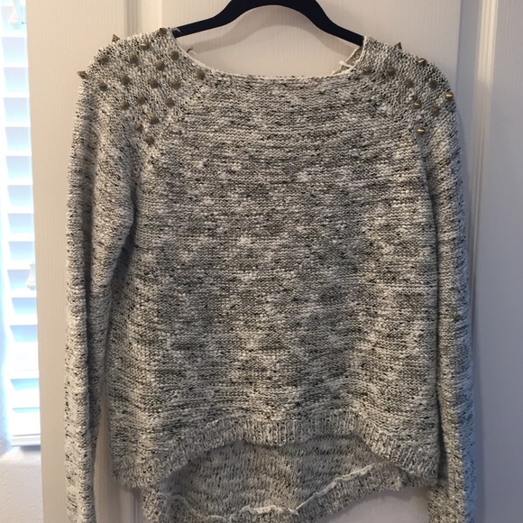 Knitted sweater w gold stud detailing on shoulders
