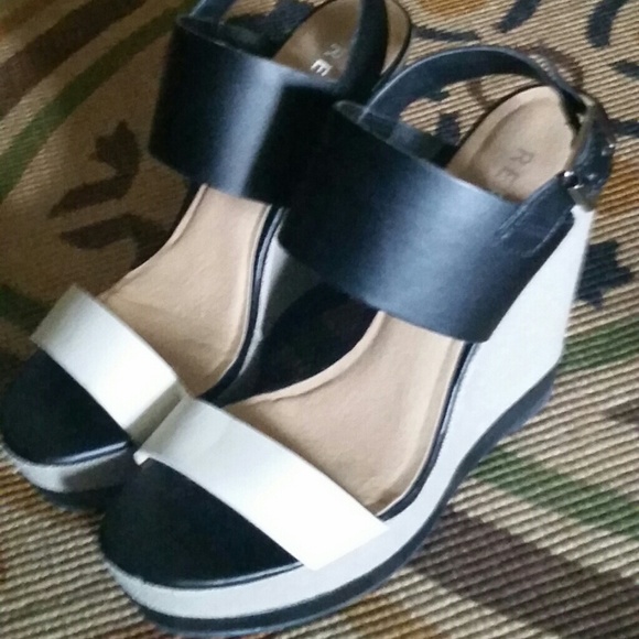 Report Nessa Wedges