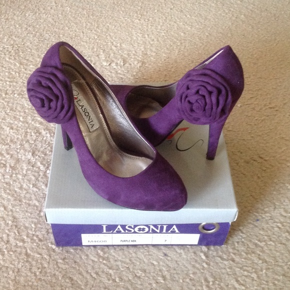 Purple suede pump