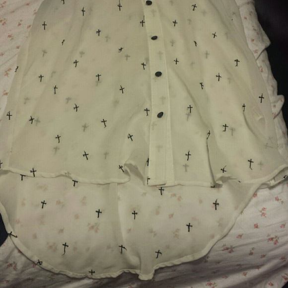 Sleeveless button up cross shirt. - Picture 2 of 2