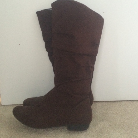 Brown suede scrunch bloots