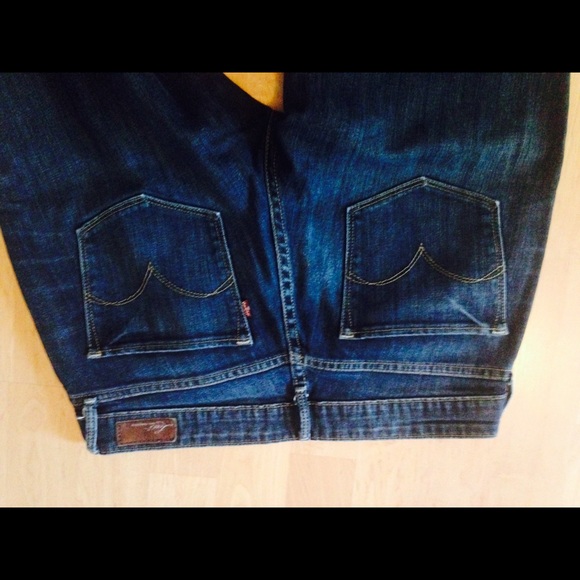 Levi's Jeans - Picture 3 of 3