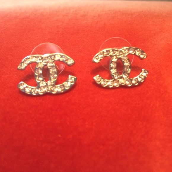 Medium silver tone crystal earrings!  GORGEOUS!