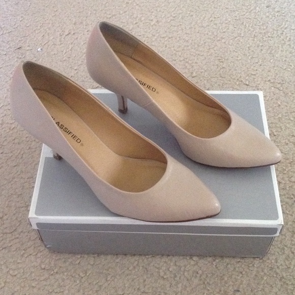 1" Nude color pumps