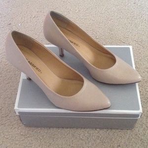 1" Nude color pumps