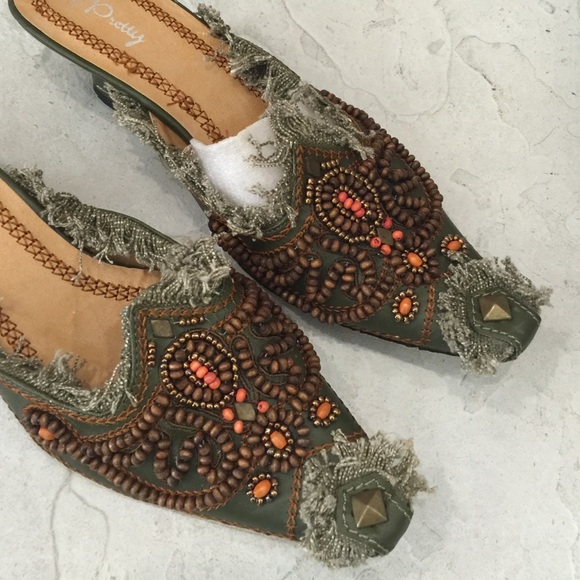 Green Shoes/ damage shoes on the last pic - Picture 2 of 4