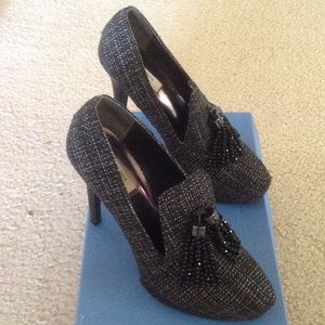 3" Vera Wang pumps