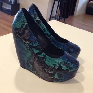 Blue and green ALDO snake skin wedges