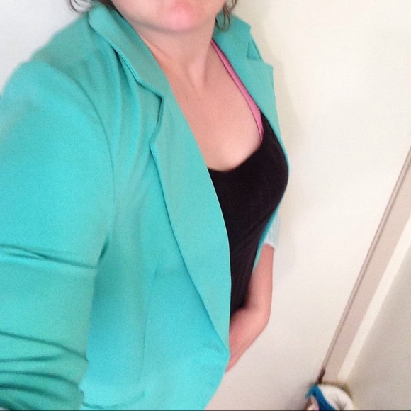 Bright green almost mint color blazer!