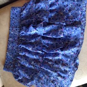 Ruffle Size medium gap skirt excellent condition