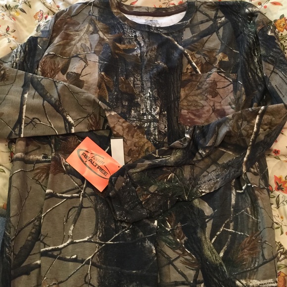 BUNDLE**Men's long sleeve RealTree tee with pocket