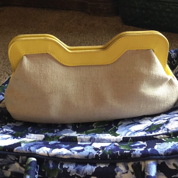 Exclusive for Elizabeth Arden Clutch Wallet Makeup - Picture 2 of 2