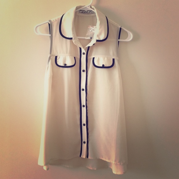 Chloe Tops - NEW!!!NEW!!! Lovely Baize Color Blouse🌻