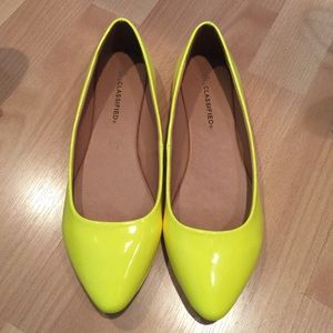 Bright yellow pointy toe flats